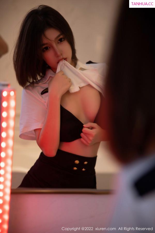   [XiuRen]高清写真图 2022.11.07 No.5815 美羊羊 黑丝美腿第21张图片